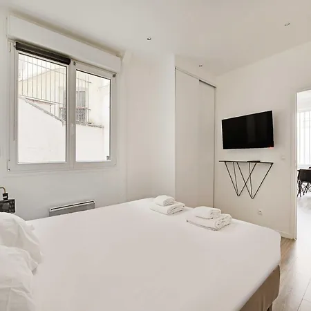 Magnificent - 2br 6p - Rochechouart Apartment *