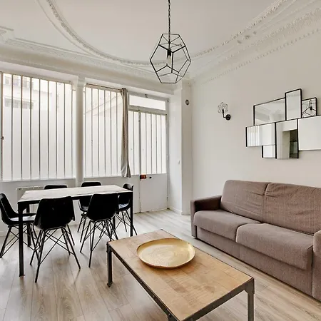 Magnificent - 2br 6p - Rochechouart Apartment Paris